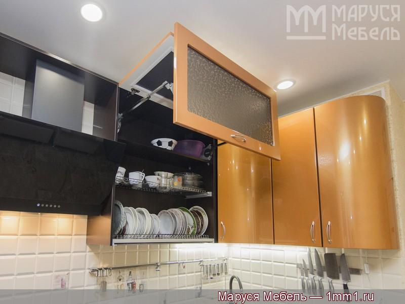 Оранжевая угловая кухня: Шкаф-сушка 900 мм с подъёмным механизмом