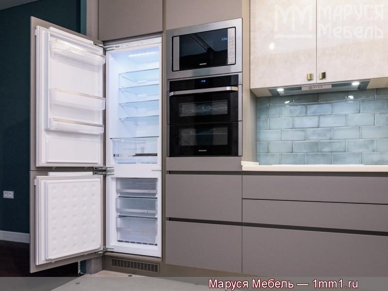 Кухня Gola (Гола): Встроенный холодильник кухни Гола