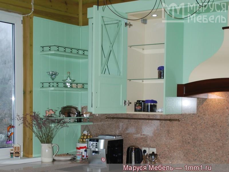 Фото кухни фисташкового цвета: Открытые полки