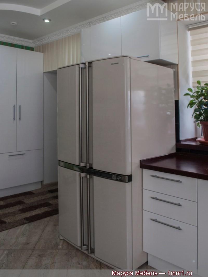 Кухня угловая вытяжка: Шкаф над холодильником