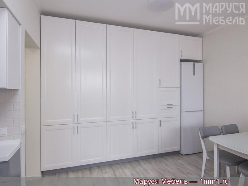 Кухня белый верх серый низ: Рабочая стенка на кухне