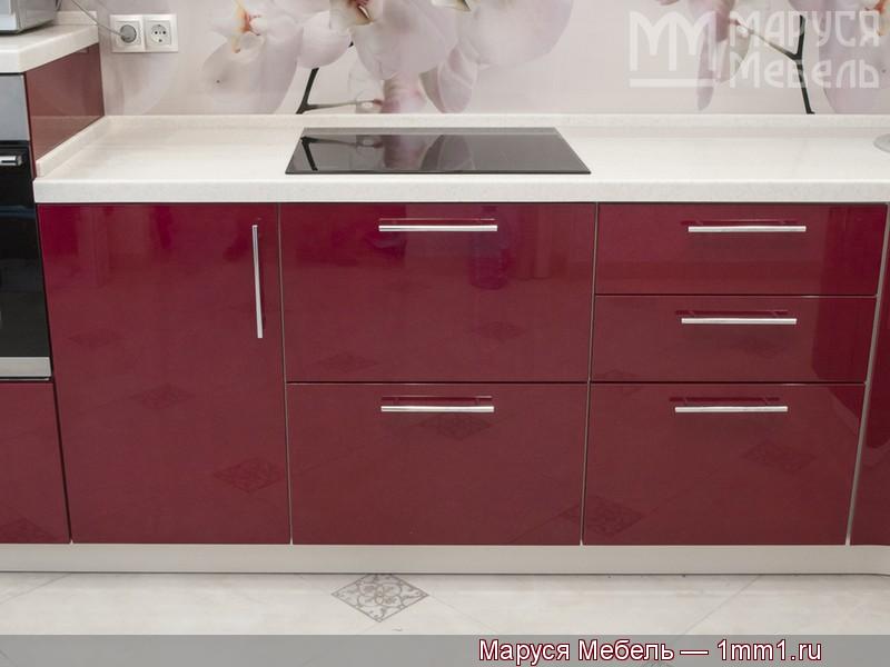 Бежево красная кухня: Кухонные столы с ящиками
