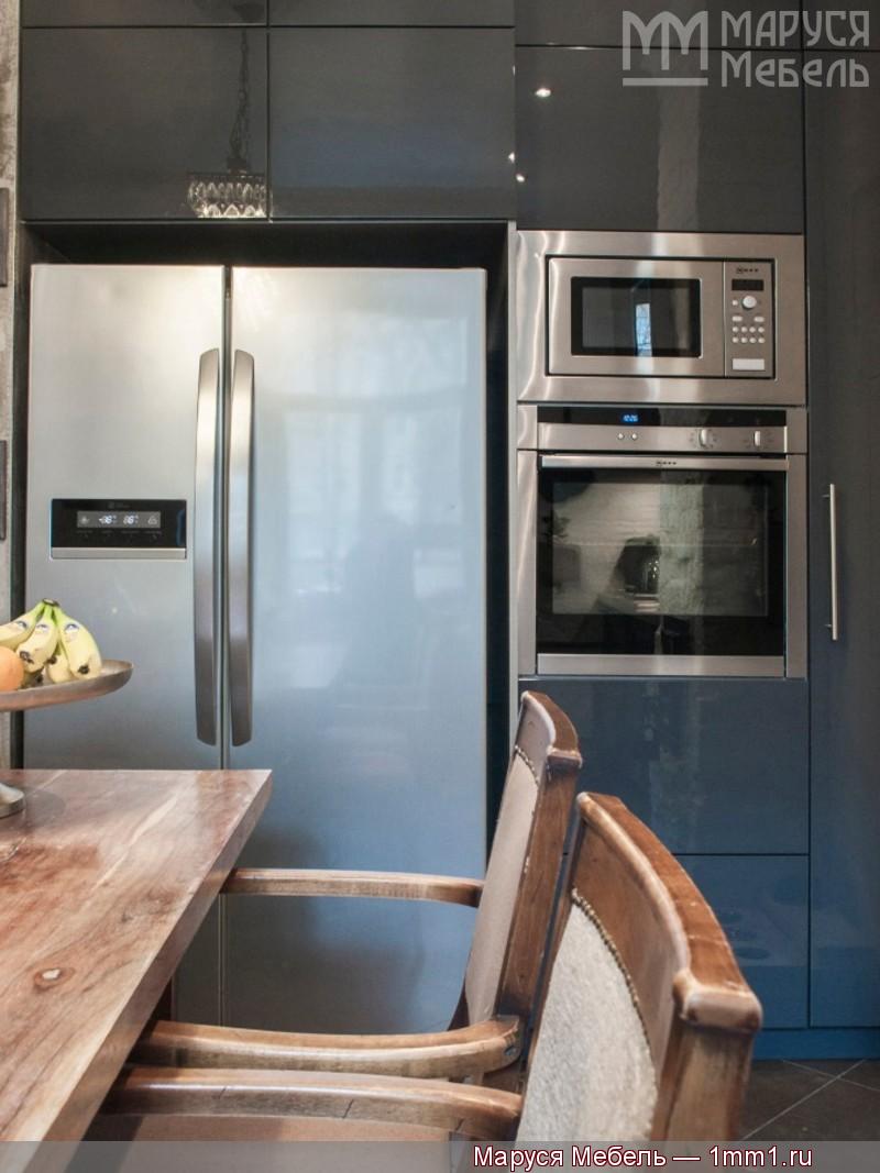Кухня массив эмаль: Большой холодильник side-by-side