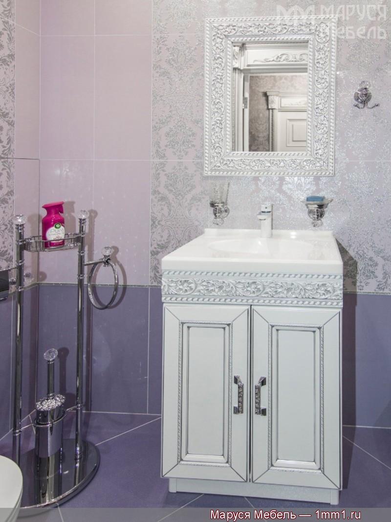 Резная мебель ванной: Тумба с зеркалом в туалет