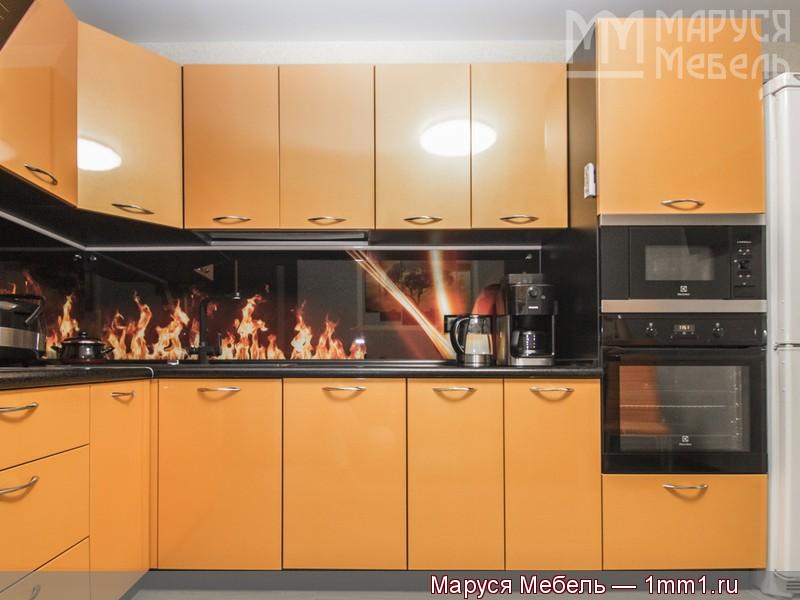 Чёрно оранжевая кухня: Фотопечать огонь