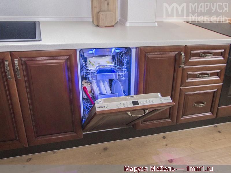 Кухня в доме из бруса: Встроенная посудомоечная машина Siemens
