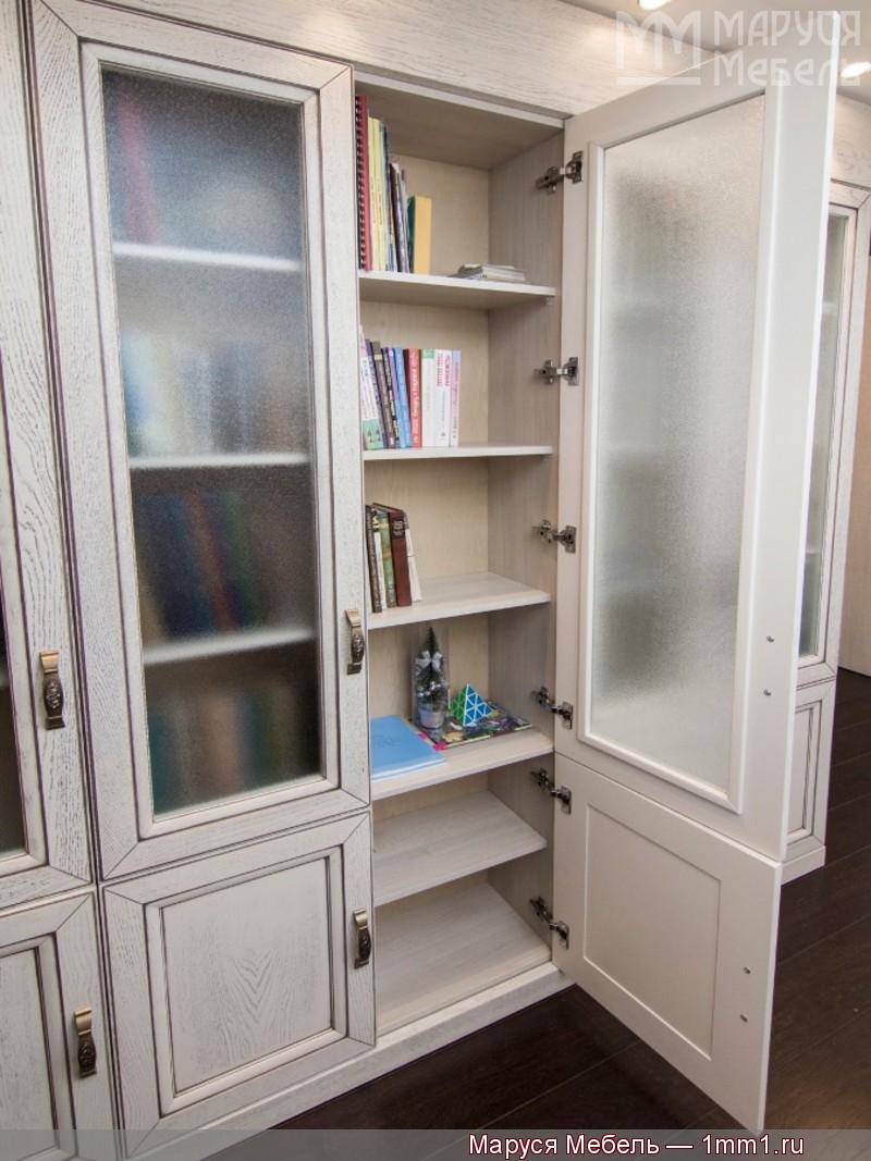Книжный шкаф белёный дуб: Витрина книжного шкафа