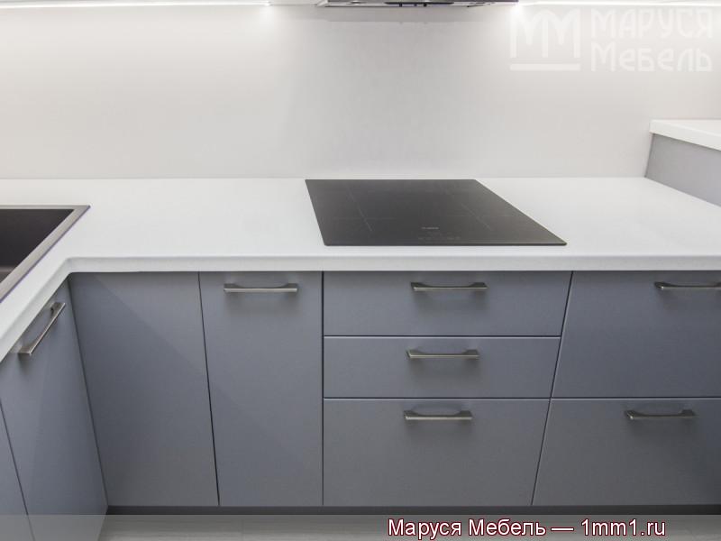 Кухня белый верх серый низ: Кухонные столы