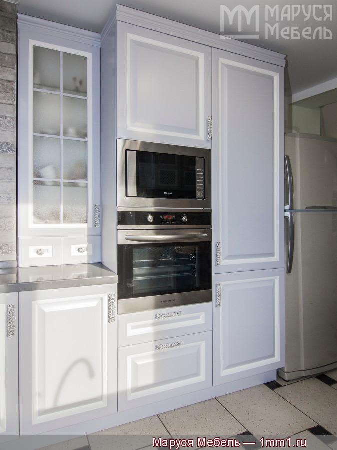 Кухня в серо-белых тонах: Правая сторона кухни