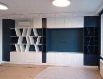 Стенка с полками