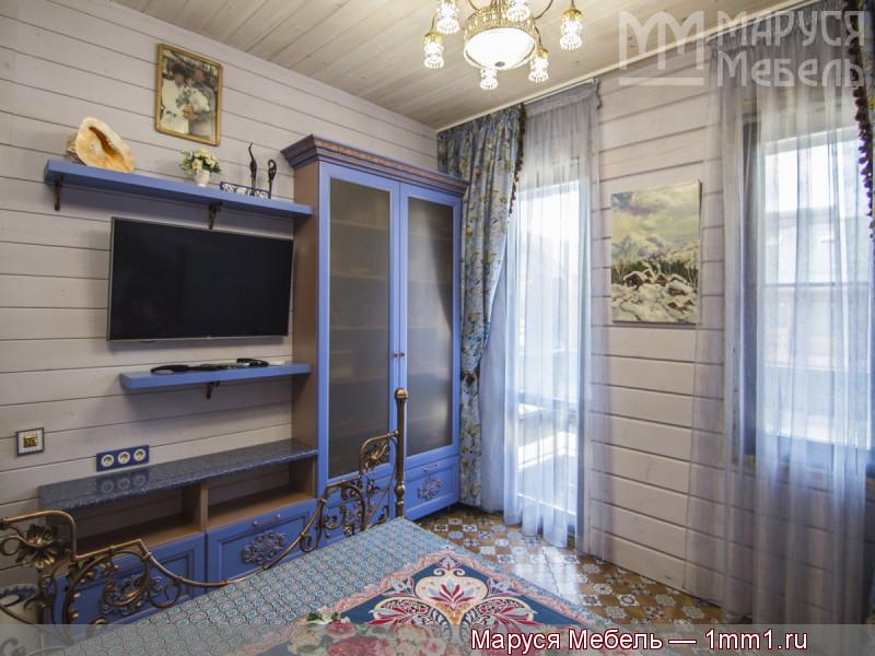 Голубая спальня: Телевизор напротив кровати