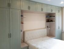 Шкафы вокруг кровати