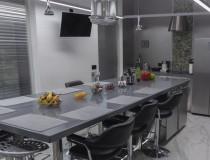 Серая мини-кухня