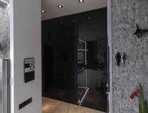 Чёрный глянцевый шкаф без ручек