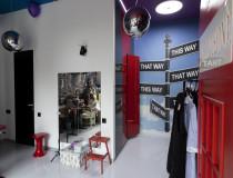 Красно-чёрный шкаф