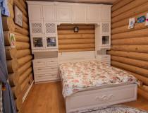 Белая спальня с резьбой