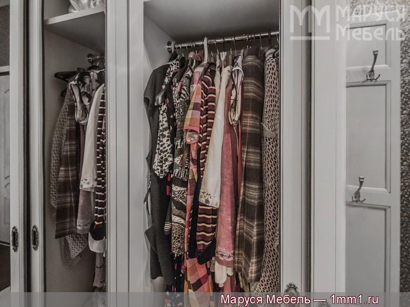 Красивый шкаф купе: Штанга для длинной одежды
