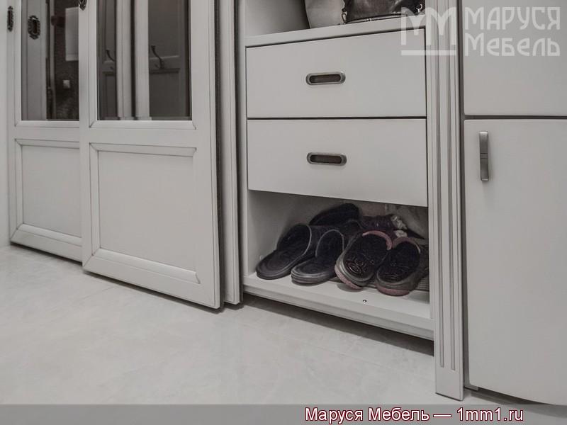 Красивый шкаф купе: Обувь под ящиками
