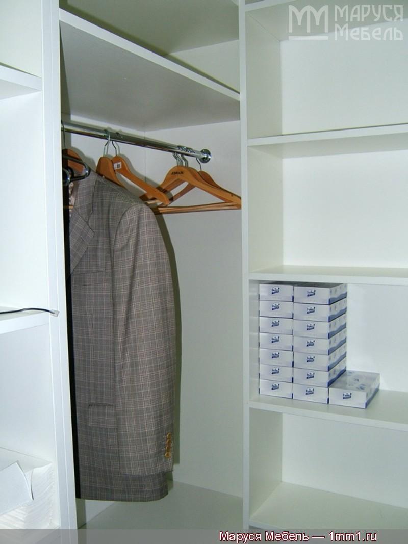 Мебель для офиса: Шкаф для одежды в офис