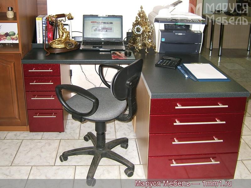 Столы компьютерные: Офисный стол с приставной тумбой