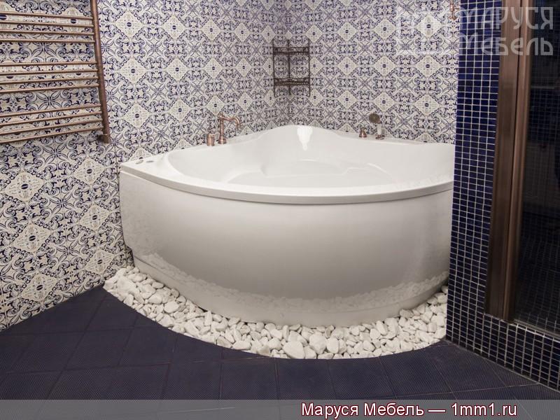 Белая мебель для ванной: Дизайн угловой ванны