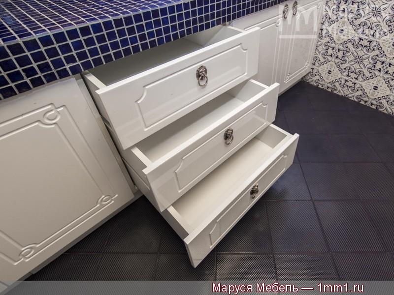 Белая мебель для ванной: Тумба с ящиками для ванной