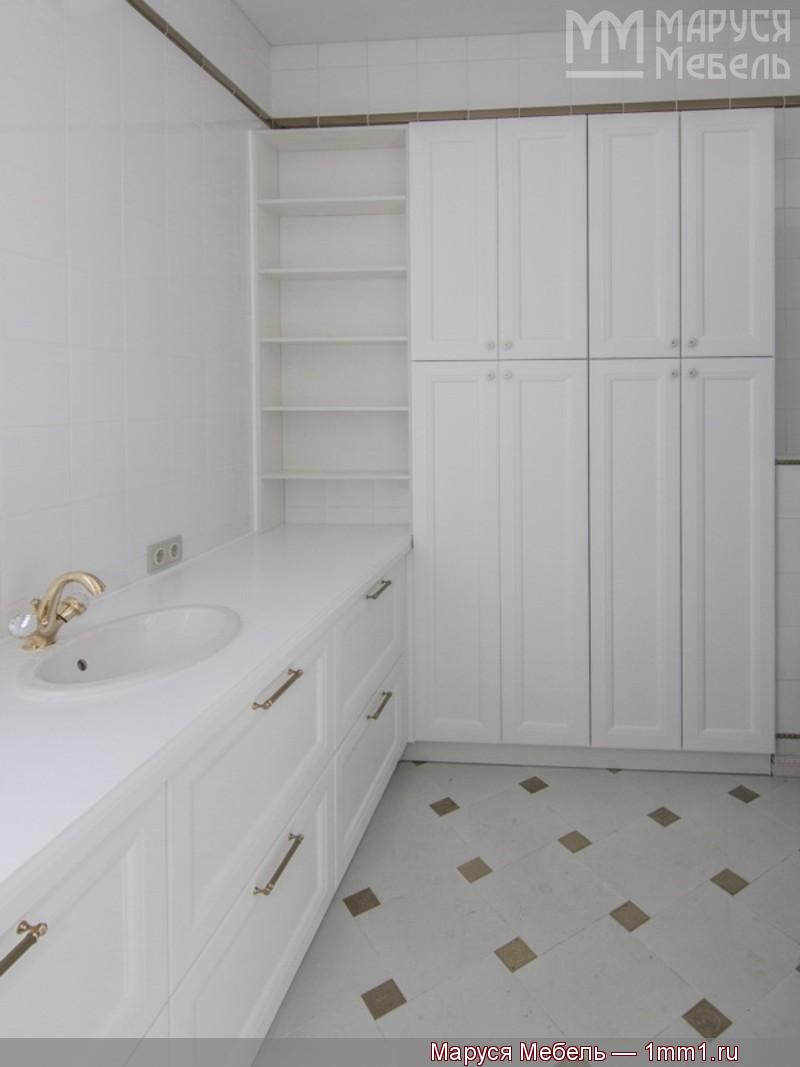 Современная ванная комната: Шкаф пенал для ванной