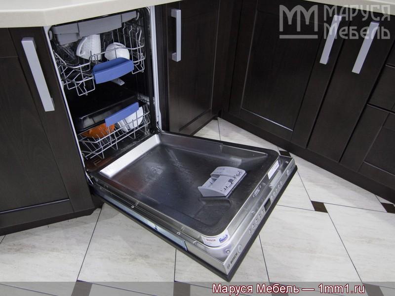 Угловая кухня венге: Встроенная посудомоечная машина Bosch