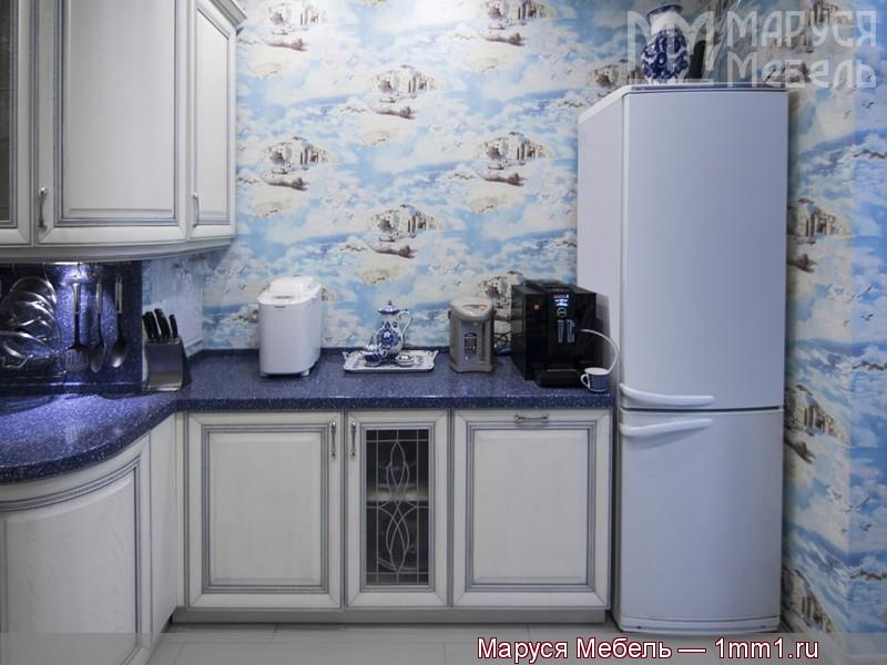 Кухня синяя белая: Широкие столы