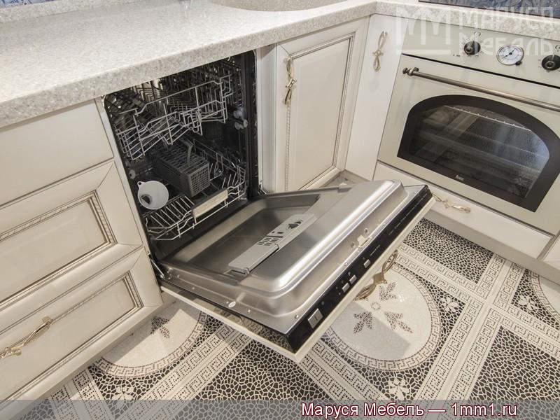 Белая угловая кухня: Посудомоечная машина zigmund shtain