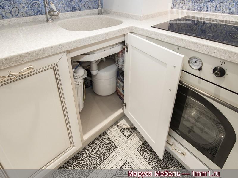 Белая угловая кухня: Стол мойка для кухни