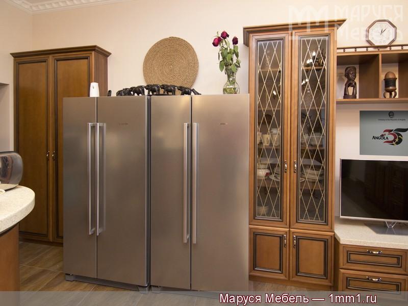 Ореховая кухня: Холодильники side-by-side