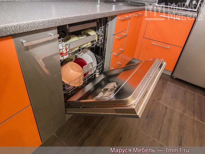 Серо оранжевая кухня: Посудомойка