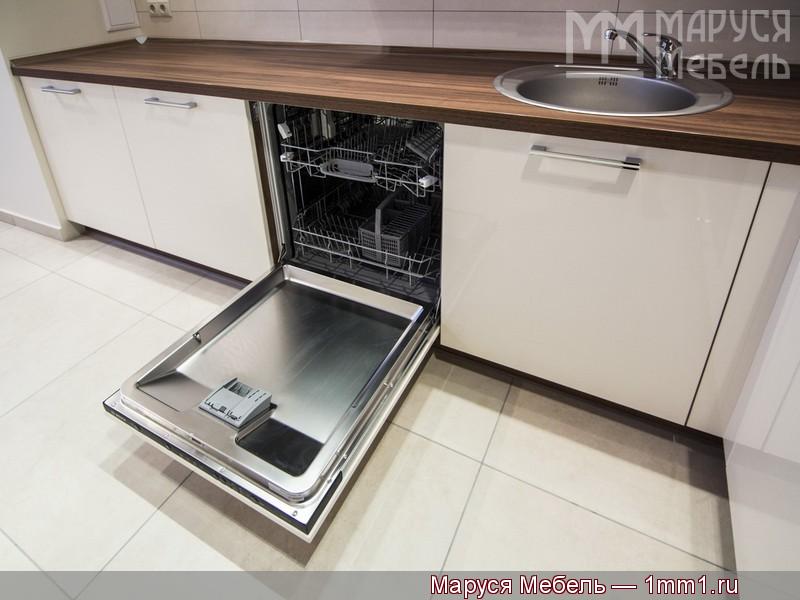 Белая кухня остров: Встроенная посудомоечная машина 60 см