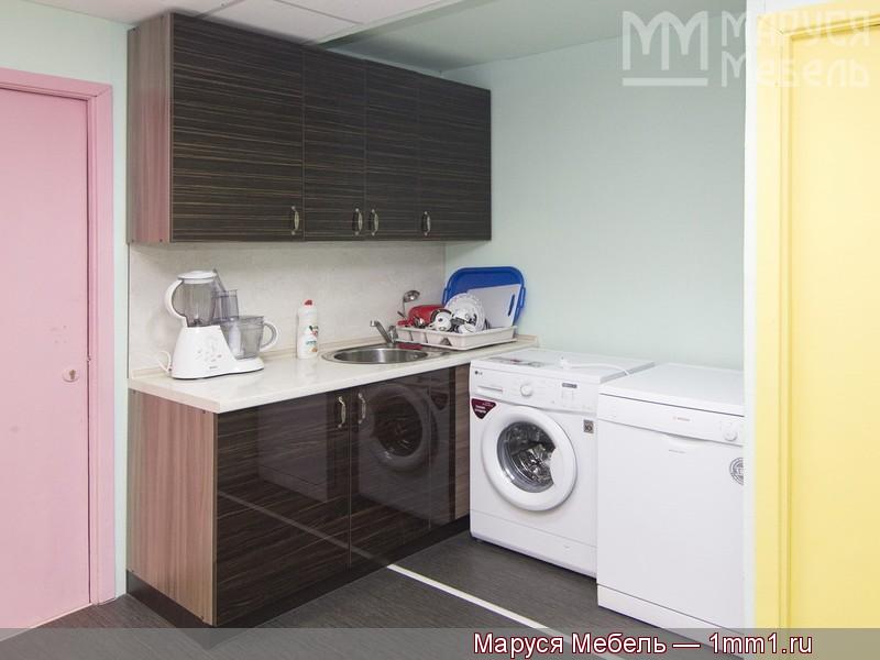 Кухня зебрано глянец: Комплект кухонной мебели на противоположной стене
