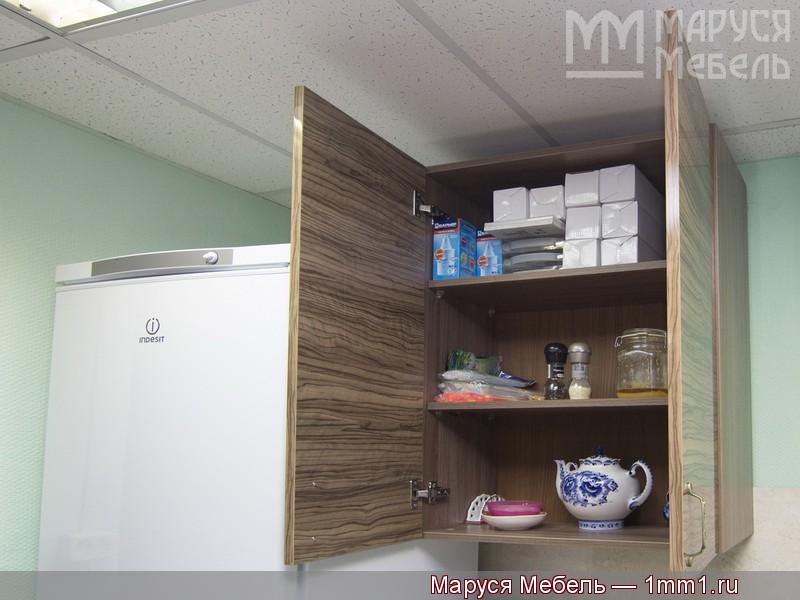 Кухня зебрано глянец: Вместительный шкаф с тремя отделениями