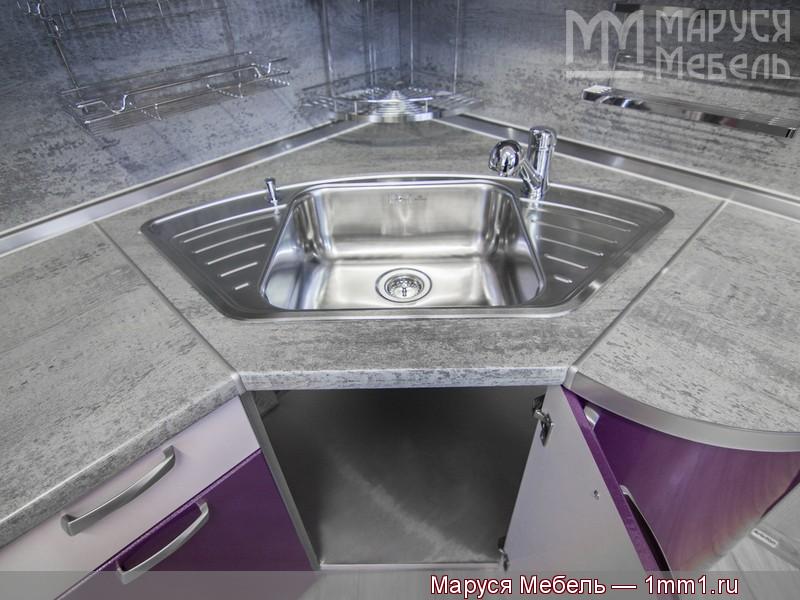 Кухня фиолетовых тонов: Стол под врезную мойку