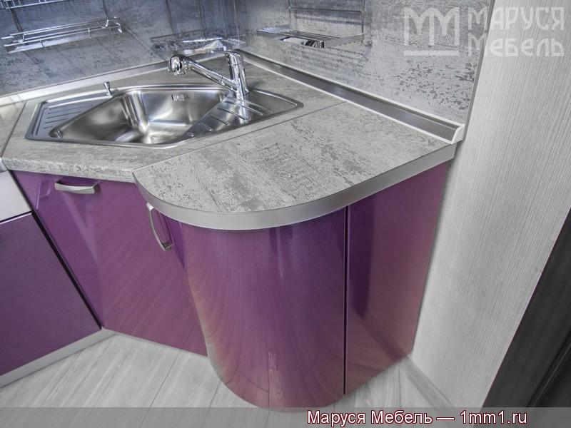 Кухня фиолетовых тонов: Гнутый фасад. Столешница с 3Д кромкой.