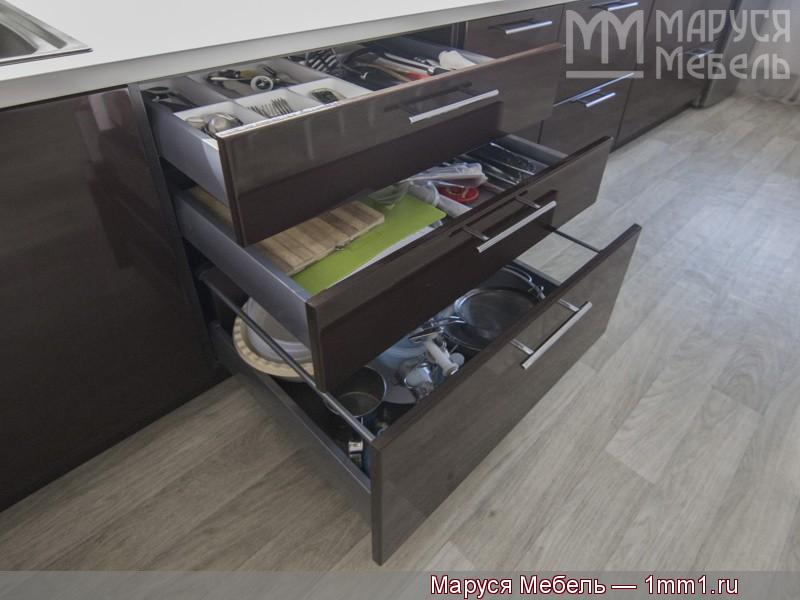 Шоколад глянец: Кухонный стол с ящиками