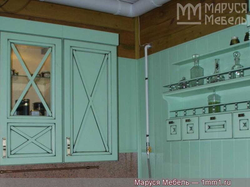 Фото кухни фисташкового цвета: Декоративные кухонные полки