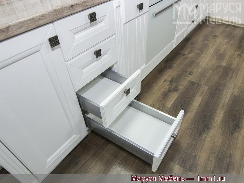 Современная прямая кухня: Кухонный стол с выдвижными ящиками