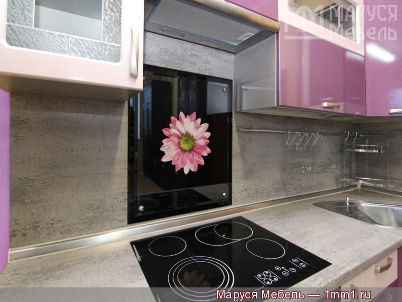 Стеклянные стеновые панели: Панно Астра розовая в кухне в сиреневых тонах