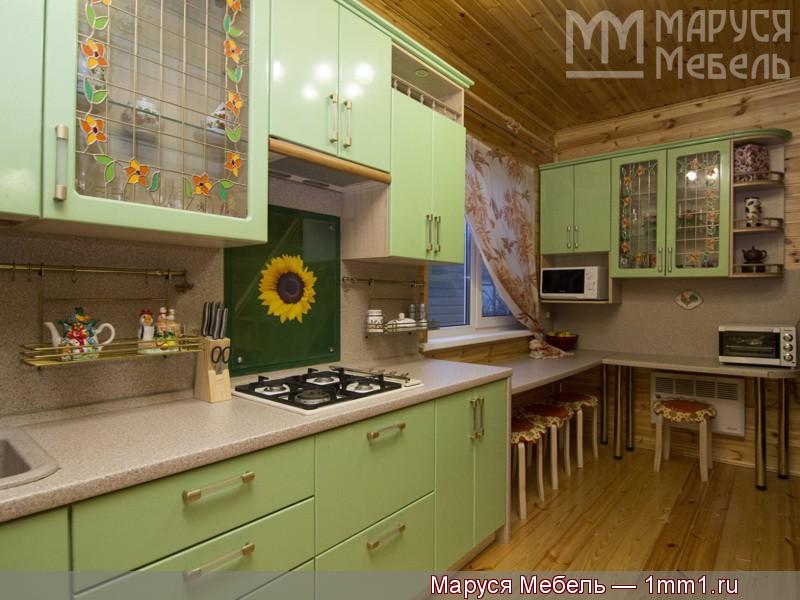 Стеклянные стеновые панели: Панно Подсолнух на зелёном фоне в салатовой кухне